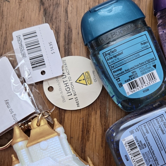 👑🤲NWT‼️Bath & Body Works Disney Princess Light-up Castle Holder w/ Sanitizers - Picture 4 of 16